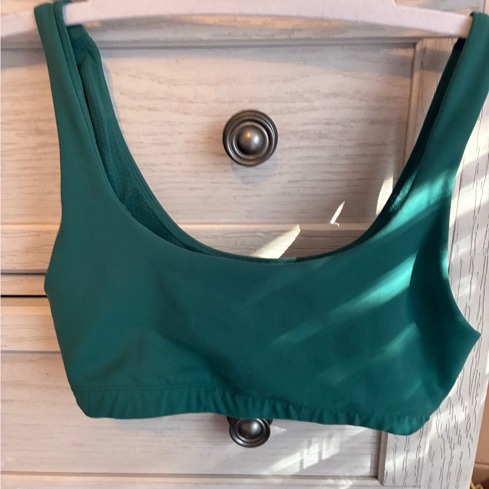 Vuori sports bra